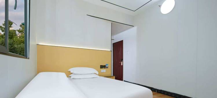 南昌清风商务宾馆(国威路地铁站店)图片