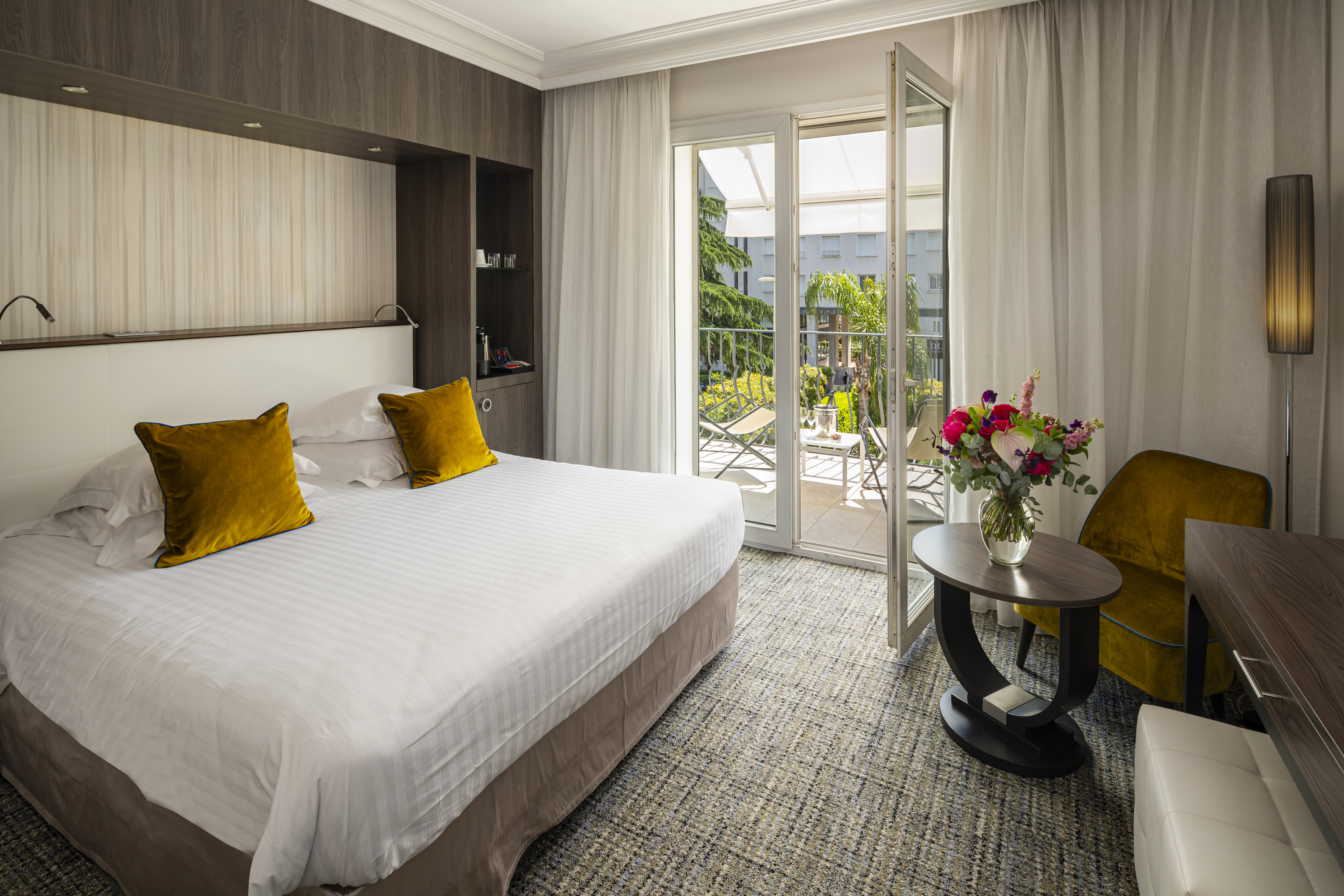 Hotel le Canberra Over view