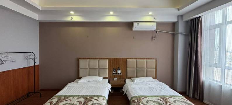 银川镇北府假日酒店(西部影视城贺兰演艺小镇店)图片