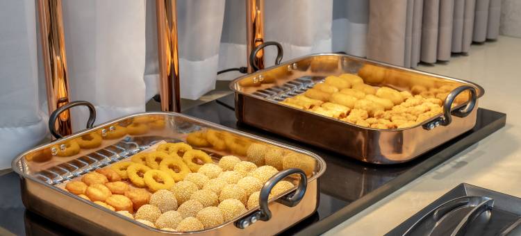 维也纳酒店(盘州南湖公园银杏广场店)图片