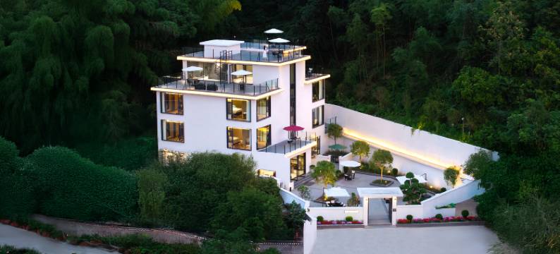 凤凰边城山野度假民宿(凤凰古城南华山森林公园店)图片