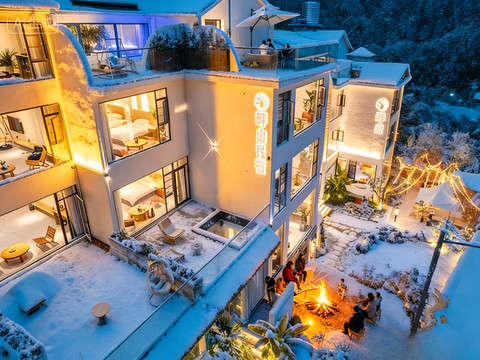 老君山畔山民宿(中灵索道店)