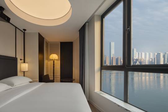 SFEEL设计师酒店(长沙滨江新城渔人码头店)图片