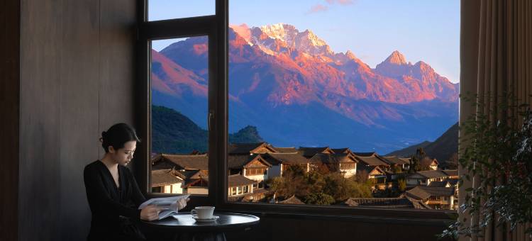 云享山|日照金山·古城全景咖宿(丽江古城狮子山店)图片