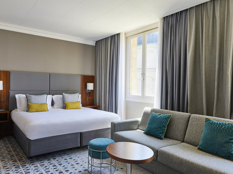 巴黎共和IHG皇冠假日酒店