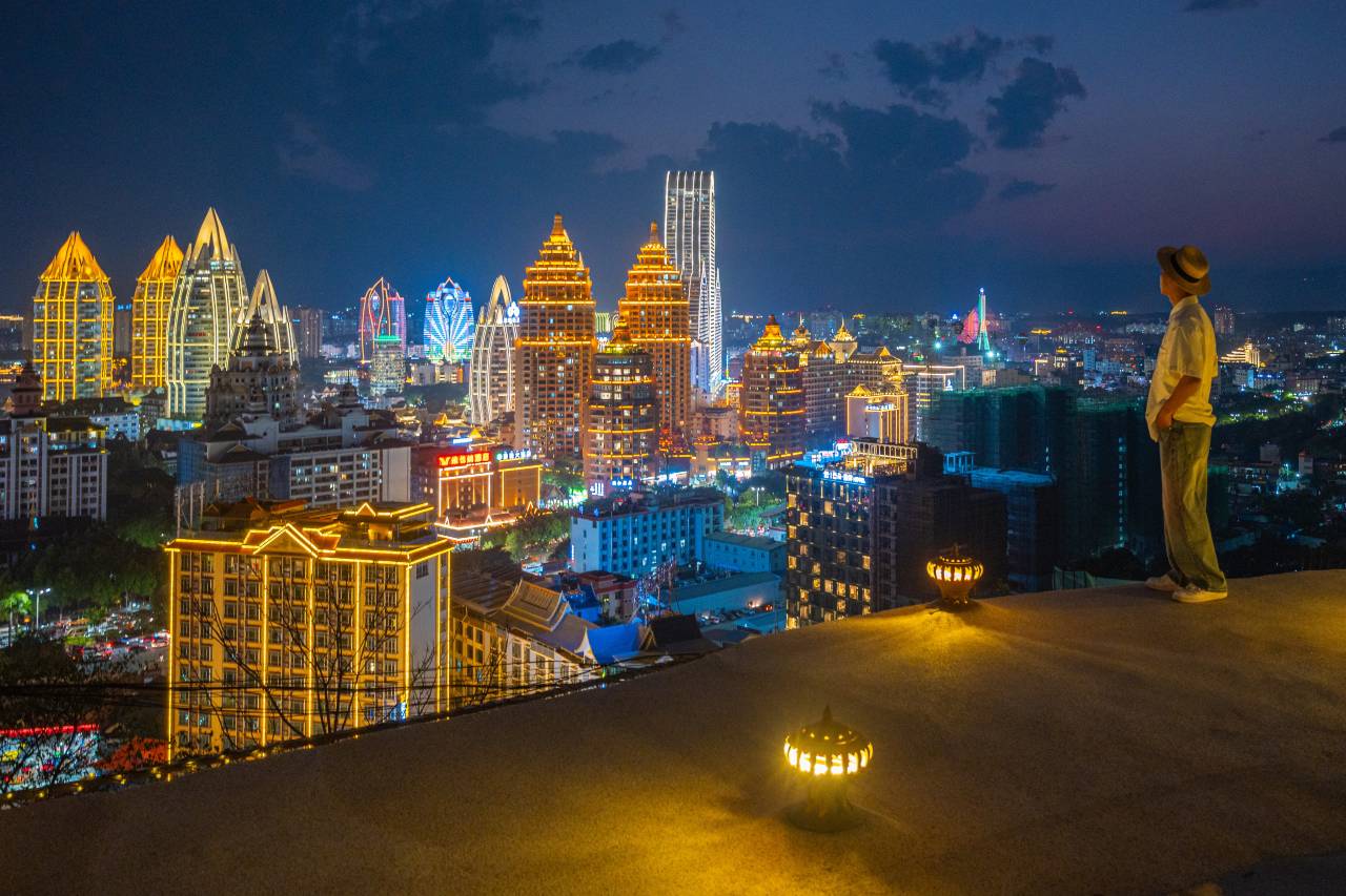 西双版纳景洪椿山夕上SAND POOL半山度假酒店图片