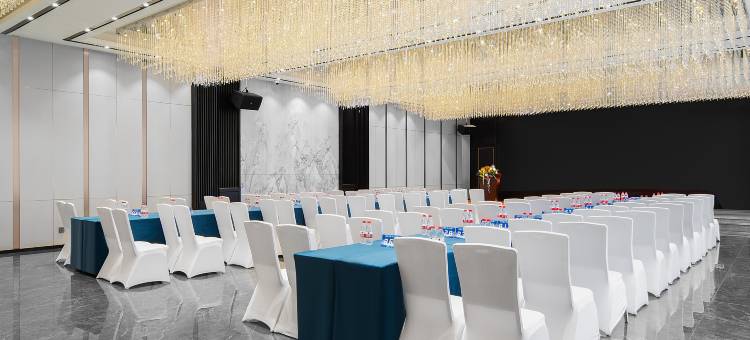 张掖尚景假日酒店(爱琴海购物中心高铁西站店)图片