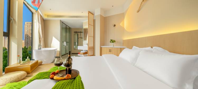 龙猫精灵酒店(李沧万达广场李村地铁站店)图片