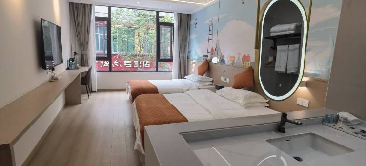 香格里拉市虎跳峡彝乡大酒店图片
