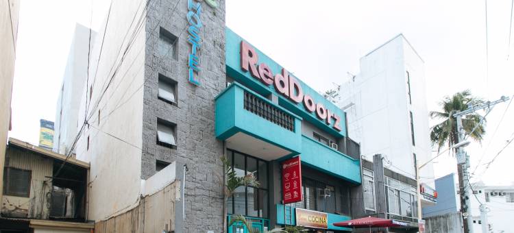 BGC圣卢克红多兹精选(RedDoorz Plus @ BGC near St. Lukes)图片