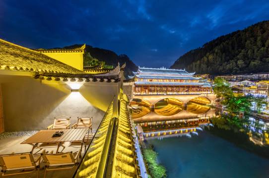 凤凰隐西临江民宿(凤凰古城沱江店)图片