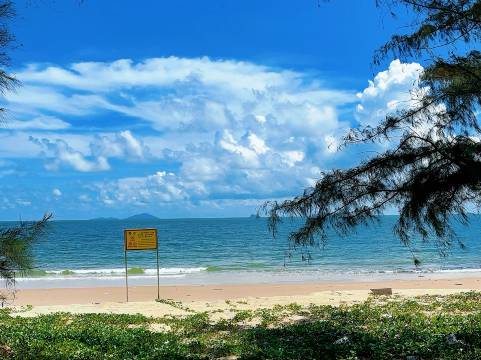 听海云风沙滩小苑