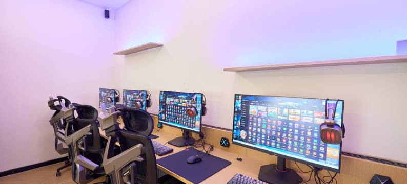 南与北电竞酒店(天津南开大悦城海光寺地铁站店)图片