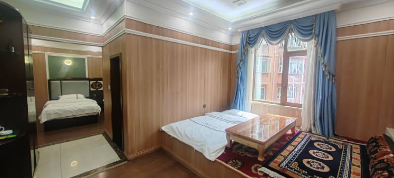 若尔盖岭域净土酒店图片