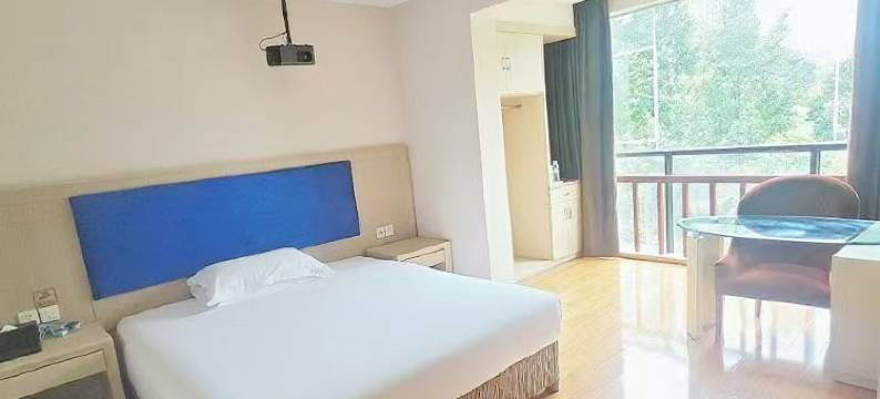 鑫尊酒店(乐山站嘉兴路美食街店)图片