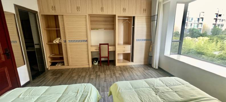 借湖而居青年旅舍图片