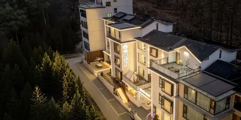 花築·欒川觀山月民宿(老君山中靈索道店)