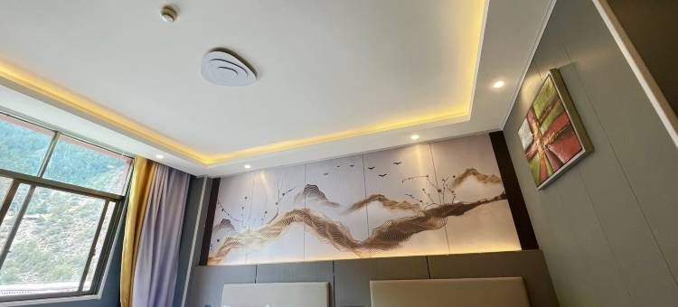 左贡兰萨酒店图片