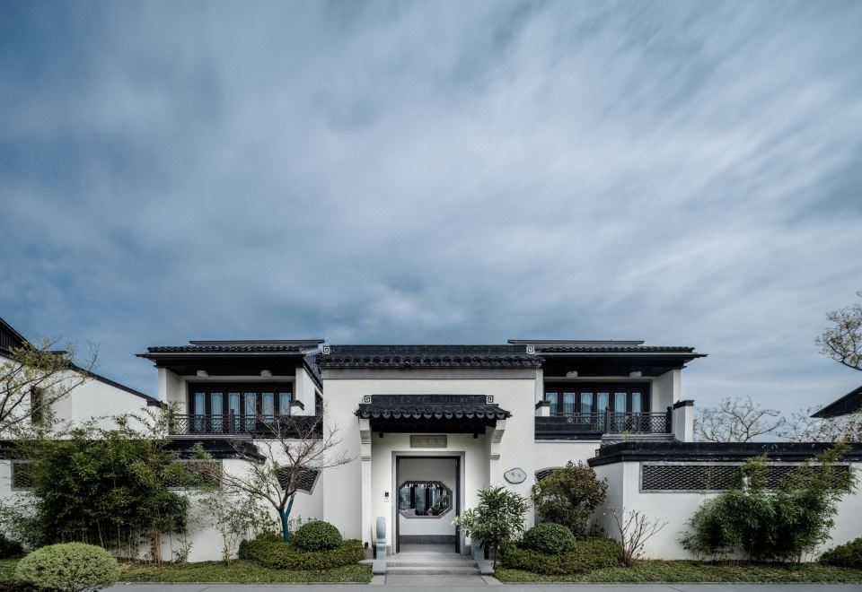 Zhenjiang Jurong Hantian Langyue Star Hotel (Baohuashan Scenic Area) over view