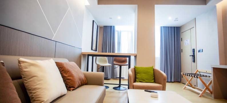 馨悦假日酒店(陆良图腾商业中心春光路店)图片