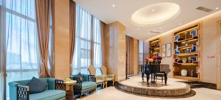 武汉艳阳天旺角华美达酒店图片