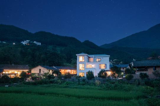 花地·贰号院轻奢山温泉疗愈villa民宿