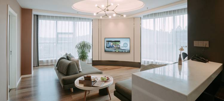 乐山广寒宫酒店(乐山高铁站嘉兴路美食街店)图片