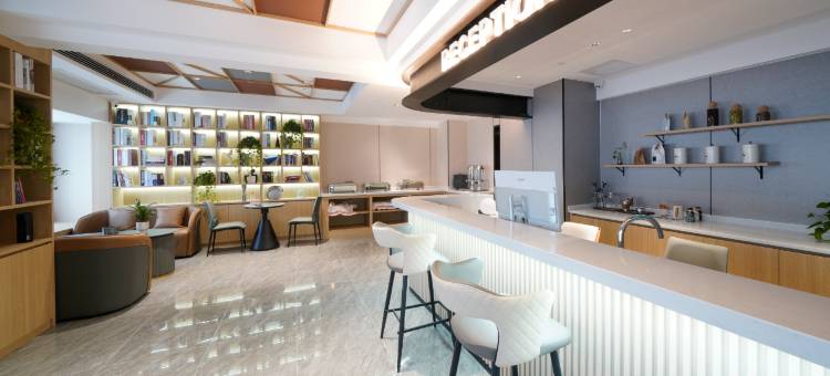 辰亚·臻舍高空城景酒店(湖南金融中心茶子山地铁站店)图片