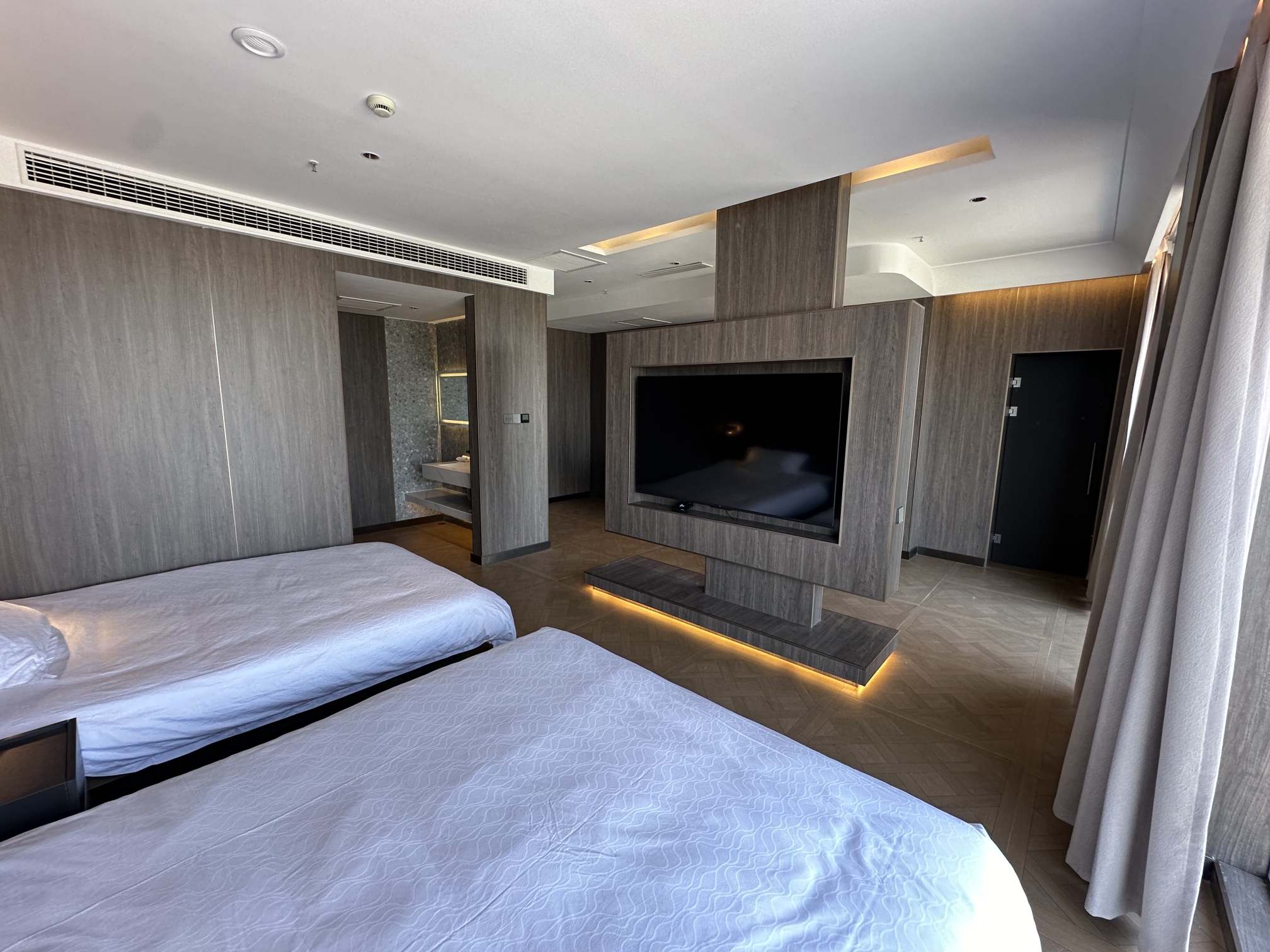 Manor Dorsett HotelOver view