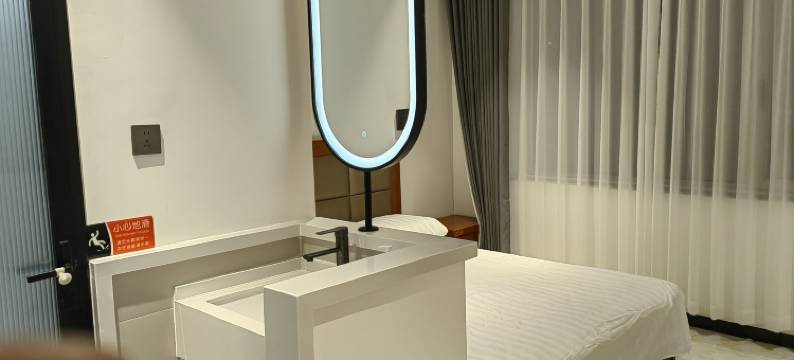 坝上草原喜阳洋小酒馆图片