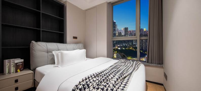 大魔方·秋野子设计师酒店(成都金融城演艺中心心岛地铁站店)图片