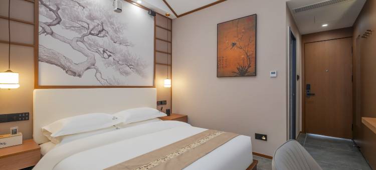 诗远栖舍•花园式电影酒店(正定古城开元寺店)图片