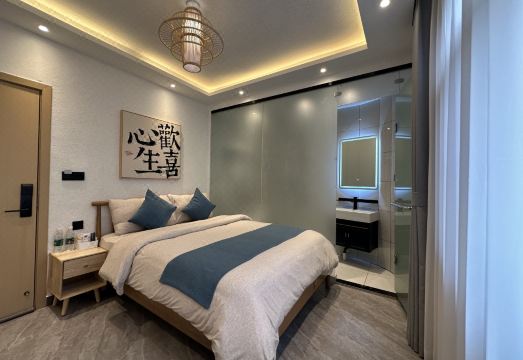 Yifangyan · Zen Luxury Homestay (Fenghuang Ancient Town Hongqiao) Hotel Overview