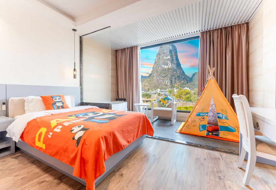 Carefree Resort (Yangshuo Yulong River Ten-mile Gallery) Hotel Overview