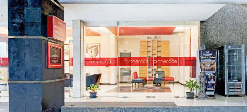 橡树联排别墅芝汉佩拉斯近Ciwalk-原长廊酒店(Townhouse Oak Cihampelas Near Ciwalk Formerly Promenade Hotel)图片