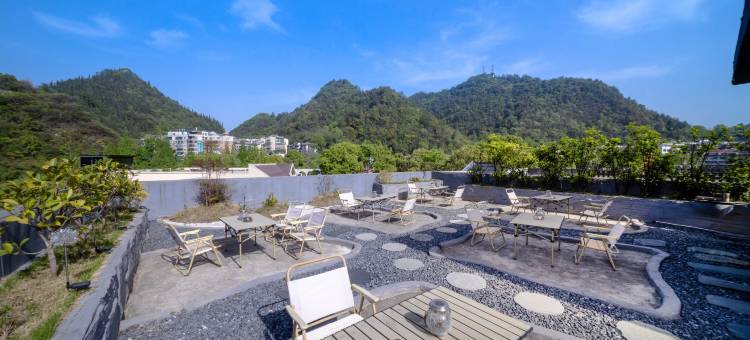 贵阳方得其所·撸猫民宿(花溪公园地铁站店)图片