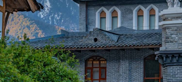 海上云来酒店(磨西镇海螺沟冰川森林公园游客中心店)图片