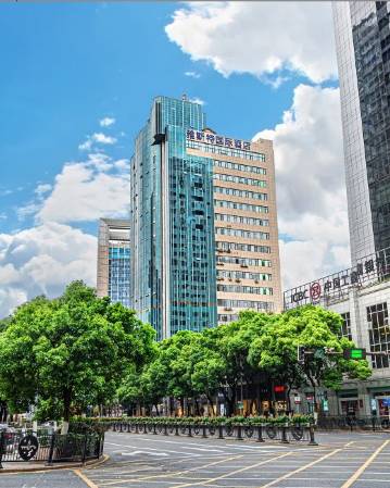 雅斯特国际酒店(贵阳喷水池地铁站黔灵山公园店)