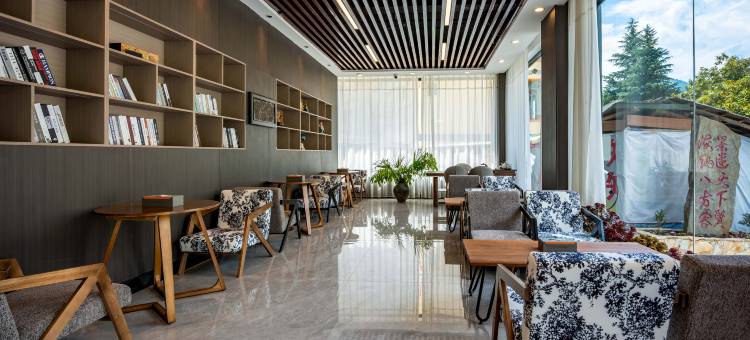 寂空望雪度假酒店(海螺沟冰川森林游客中心店)图片