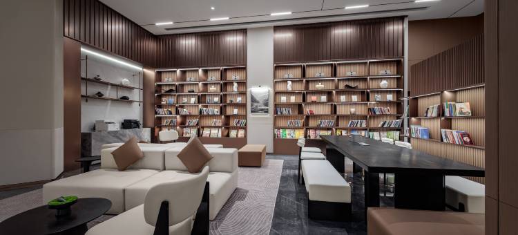 博乐友好购物中心团结北路亚朵酒店图片