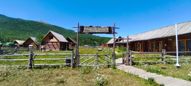 冰峰山庄(喀纳斯景区店)图片