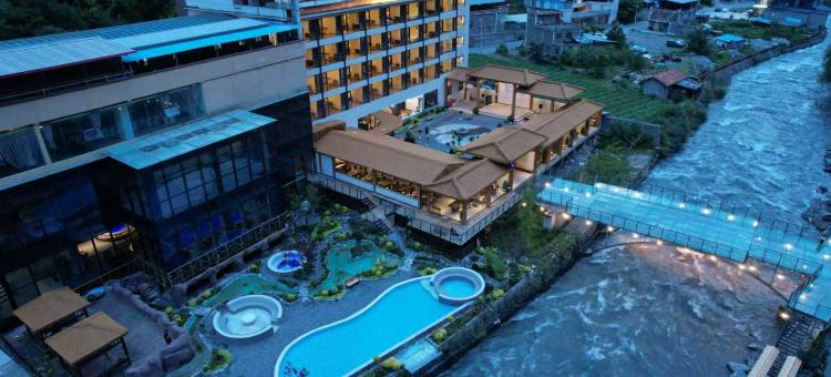 毕棚•四季山水温泉酒店(毕棚沟景区店)图片