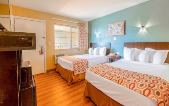 大道酒店 - 欧申赛德坎普彭德尔顿(Hotel Avenida - Oceanside Camp Pendleton)