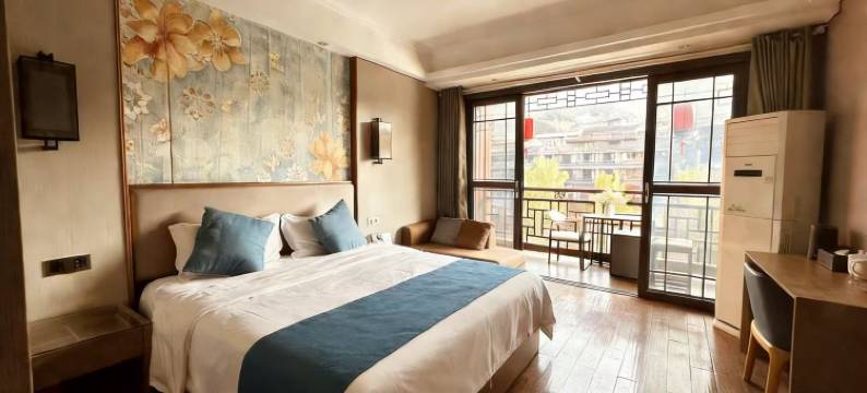 西栅江景民宿(凤凰古城景区沱江店)图片