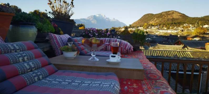 丽江古城阳光360度雪山藏式观景客栈(四方街店)图片