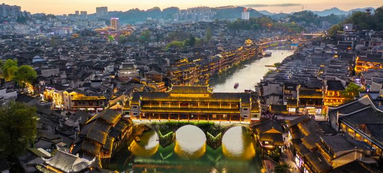 山谷·花间︱览旷世夜色·赏半山江景·禅意云舍(凤凰古城店)图片