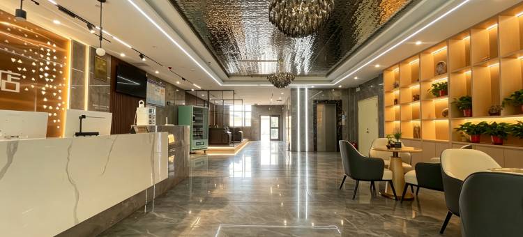 乌兰皇冠品质酒店(乌兰县人民镇府人民广场店)图片
