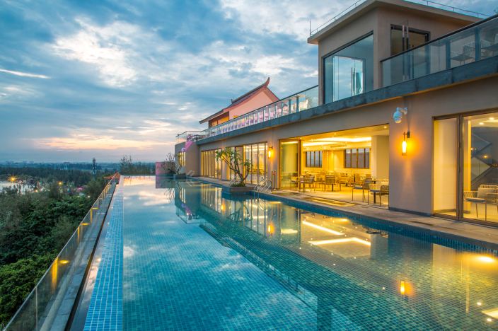 Sheraton Maoming Romantic Beach Resort Over view