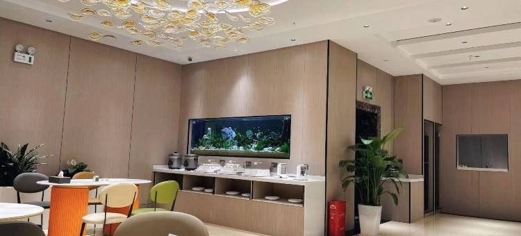 鑫豪智慧精品主题酒店(石林财富中心店)图片