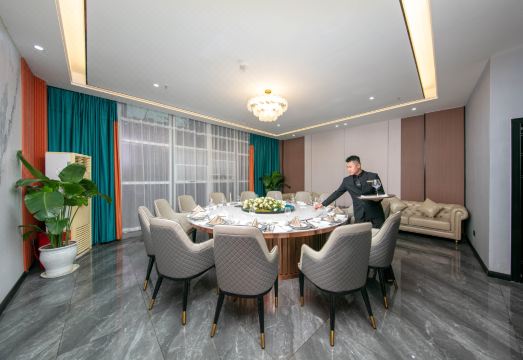 Vienna International Hotel (Yibin Changning High-speed Railway Station) Hotel Overview